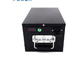 Vỏ thép bền 48V 50Ah Lifepo4 Golf Cart Pin có thể sạc lại bằng tay cầm